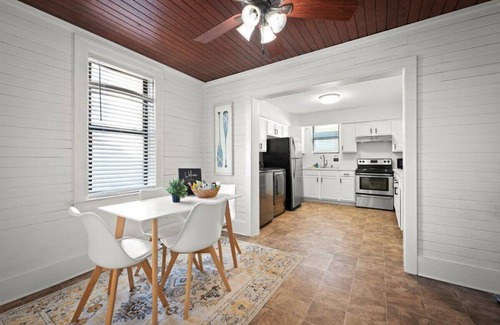 Jacksonville Beach Condo | Cozy Beach house 1 block to beach