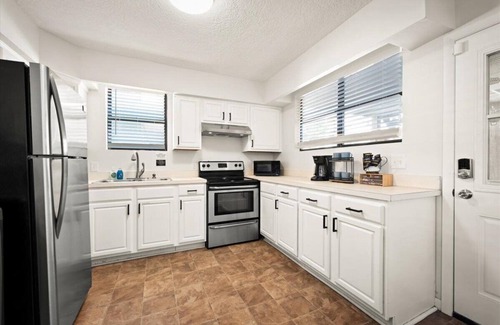 Jacksonville Beach Condo | Cozy Beach house 1 block to beach