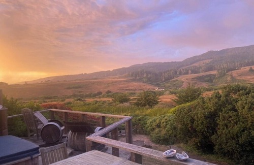 Manchester House | Cozy beach house with panoramic mountain views