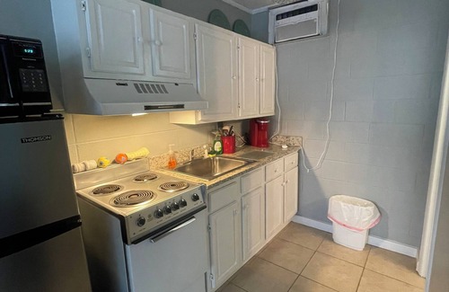 Windy Hill Apartment | Cozy Beach Oasis, 2 min stroll to pristine sand, free parking at your door