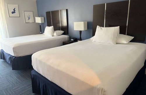 Old Towne Hotel | Cozy Beach Retreat Ideal for Families and Pet Owners