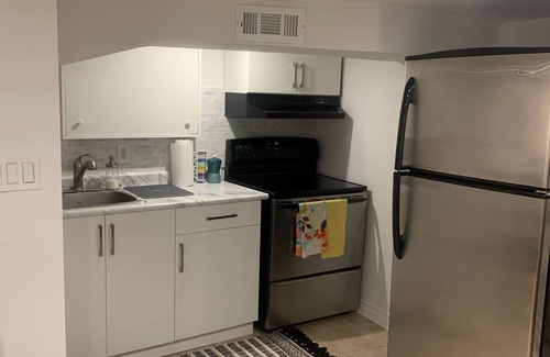 Beach Hill Apartment | Cozy Beaches basement space