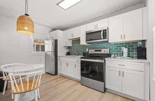 Ash House | Cozy Beachside Bungalow Studio Ideal for Couples