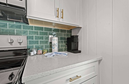 Ash House | Cozy Beachside Bungalow Studio Ideal for Couples