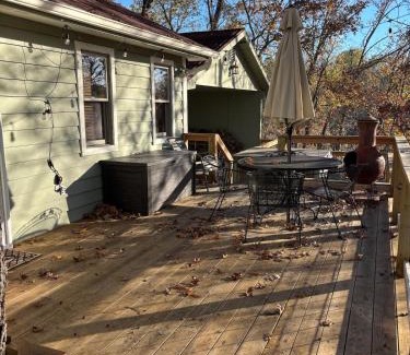 Lowell House | Cozy Beaver Lake Getaway