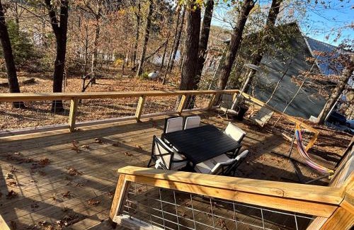 Lowell House | Cozy Beaver Lake Getaway