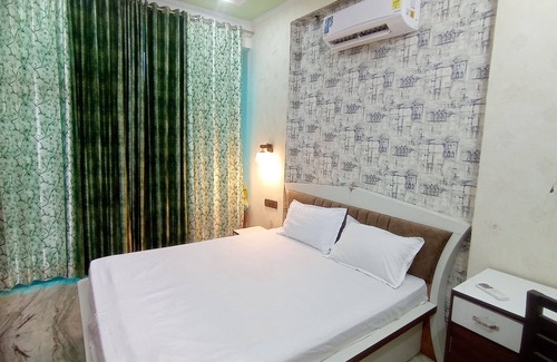 Chaksu House | Cozy bedrooms with warm jacuzzi and barbeque with private pool couple Friendly