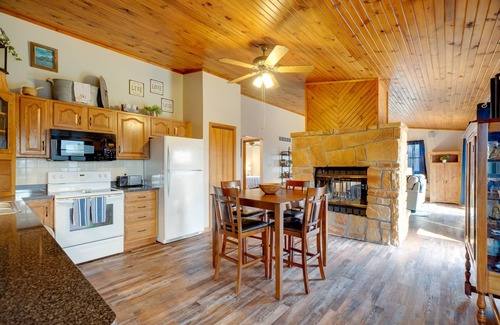 Bixby Cottage | Cozy Belgrade Cottage w/Wood-Burning Stove!