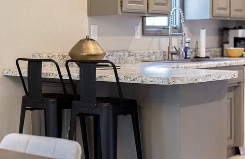 Bella Vista House | Cozy Bike‑In/Out Retreat | Fire Pit, King Bed & Pet‑Friendly