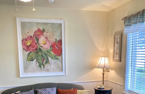 Garden City Cottage | Cozy Blue "Beary" Cottage in the heart of Garden City