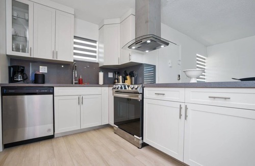 Cutler Bay House | Cozy Blue Door Duplex, Central in Cutler Bay