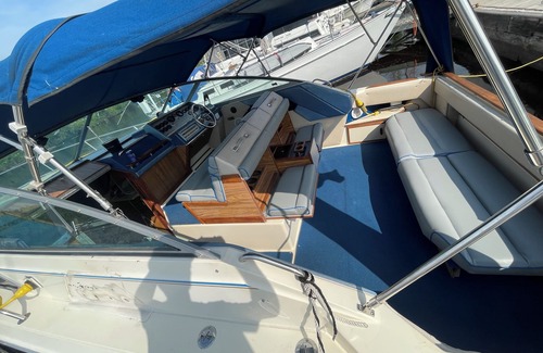 Riverside Boat Rental | Cozy boat in Marina at the base of Spirit Mountain in west Duluth.