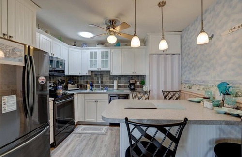 Village Green House | Cozy & bright 2 bedroom 1 bath in Cape May!