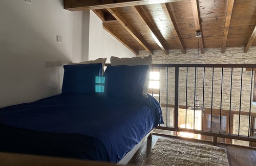 Omodos House | Cozy Brown House