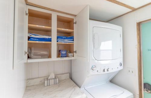 Laguna Beach House | Cozy Bungalow 7min Walk to Beach with Outdoor Shower