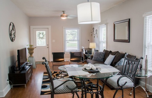 Evansville House | Cozy Bungalow in a nice friendly neighborhood