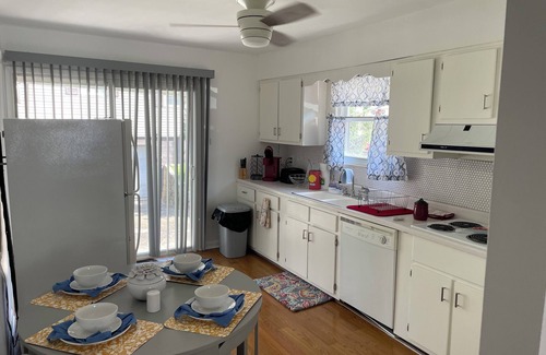Spring Hill House | Cozy Bungalow in a quiet neighborhood