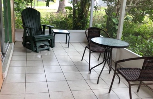 Laurel House | Cozy bungalow in charming Bay Point subdivision 2 minutes to Nokomis beach.
