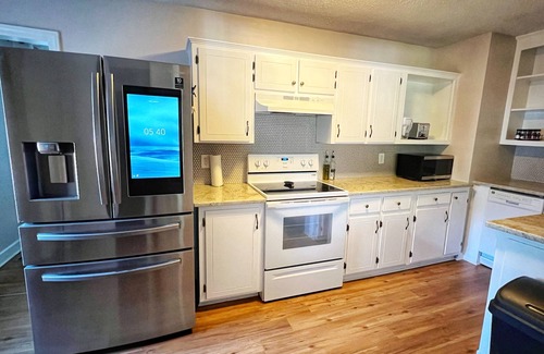 Fuquay-Varina House | Cozy bungalow in the heart of downtown Fuquay-Varina. Pet Friendly!n
