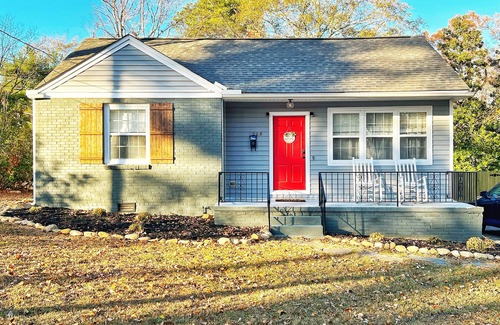 Fuquay-Varina House | Cozy bungalow in the heart of downtown Fuquay-Varina. Pet Friendly!n
