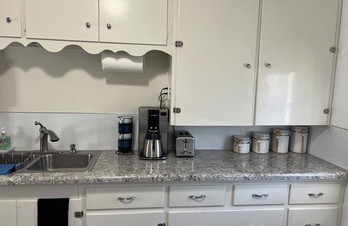 Sterling House | Cozy bungalow with 1 bedroom and WiFi, AC in Sterling,