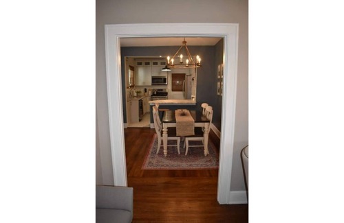 Ludlow House | Cozy bungalow with chef's kitchen near Cincinnati