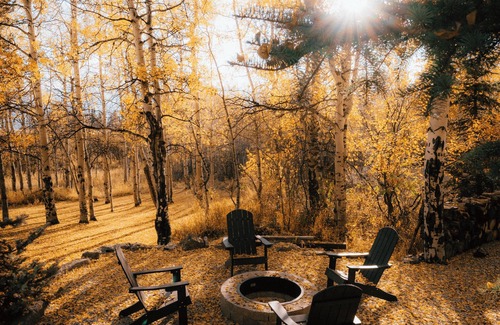 Island Park Cabin | Cozy Cabin, 20 Min to Yellowstone + Lake Views
