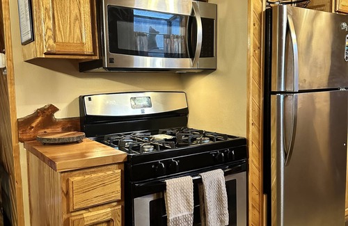 Sugarloaf Cabin | Cozy Cabin, 4 Beds-Dog friendly-15min Drive to to Ski Resort, Fenced yard