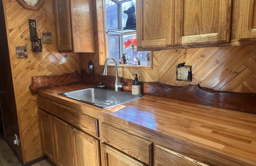 Sugarloaf Cabin | Cozy Cabin, 4 Beds-Dog friendly-15min Drive to to Ski Resort, Fenced yard