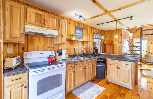 Trenton House | Cozy Cabin by the Creek - 7 Miles from Acadia National Park!