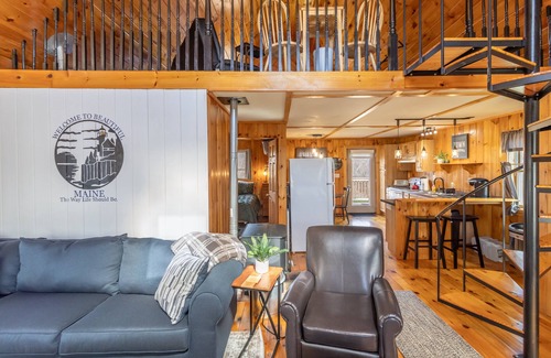 Trenton House | Cozy Cabin by the Creek - 7 Miles from Acadia National Park!