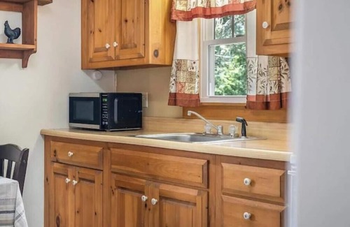 Holden Cabin | Cozy Cabin by the Lake