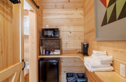 Sandy Point Cabin | Cozy cabin close to Acadia NP in Mid-Coast Maine! New Sauna! - Cabin #2 Maple