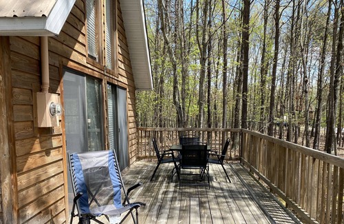 Berkeley Springs Cabin | Cozy Cabin Cozy Cabin in the Woods - Near Cacapon Park & Berkeley Springs.