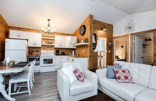 Saint Malo Cabin | Cozy Cabin Getaway in St. Malo - Cabin 16