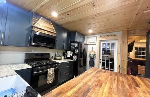 Adirondack Cabin | Cozy cabin in adorable Adirondack with Beaches and Mountains