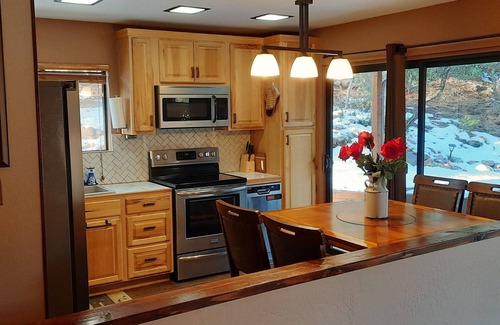 Strawberry Cabin | Cozy Cabin in Pines w/Views!