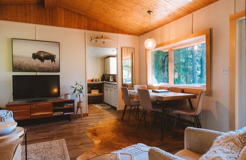 Nakusp Cabin | Cozy cabin in private forest with stunning mountain views and fire-heated sauna