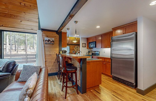 Overlook Park Cabin | Cozy cabin in Sunriver with SHARC amenities, washer/dryer, & dog-friendly