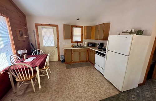 Eureka Springs Cabin | Cozy cabin in the beautiful Ozark Mountains, romantic and peaceful!