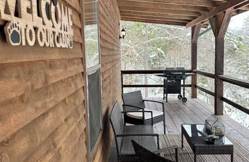 Eureka Springs Cabin | Cozy cabin in the beautiful Ozark Mountains, romantic and peaceful!