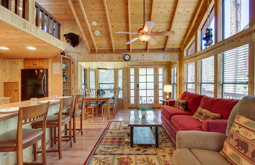 Show Low Cabin | Cozy Cabin in the pines with BBQ & fireplace.