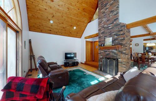 South Londonderry House | Cozy Cabin in the Woods