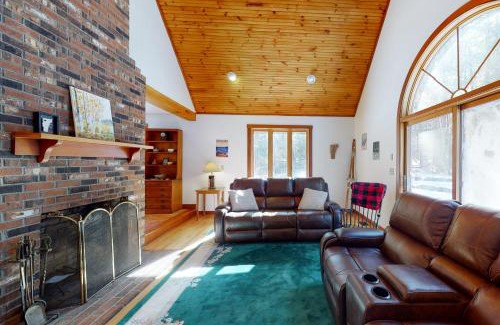 South Londonderry House | Cozy Cabin in the Woods
