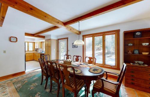 South Londonderry House | Cozy Cabin in the Woods