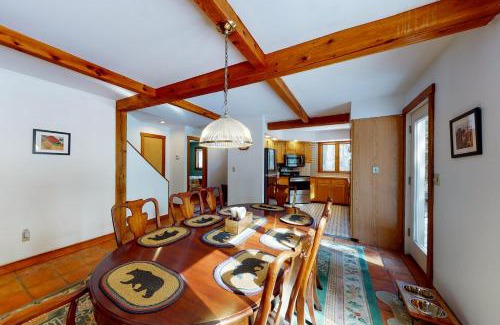 South Londonderry House | Cozy Cabin in the Woods