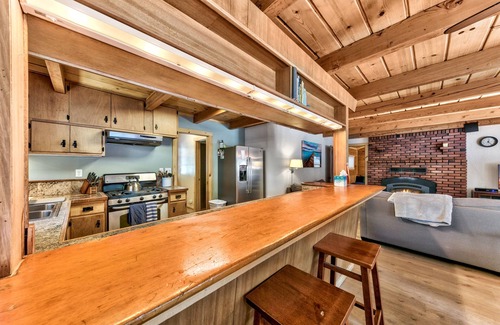 South Lake Tahoe Cabin | Cozy cabin in South Lake Tahoe