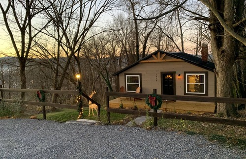 Bristol Cabin | Cozy Cabin near Casino, Downtown