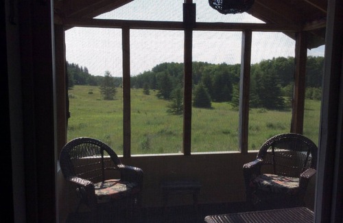 Manitoba Cottage | Cozy cabin near RMNP with screened-in deck, forest and meadow views