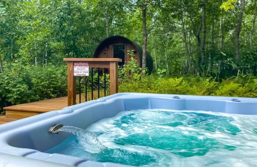 Nisswa Cabin | Cozy Cabin Nisswa with Outdoor Hot tub, Sauna and Tennis Court (Plus Extra House & Bunkhouse Avail)